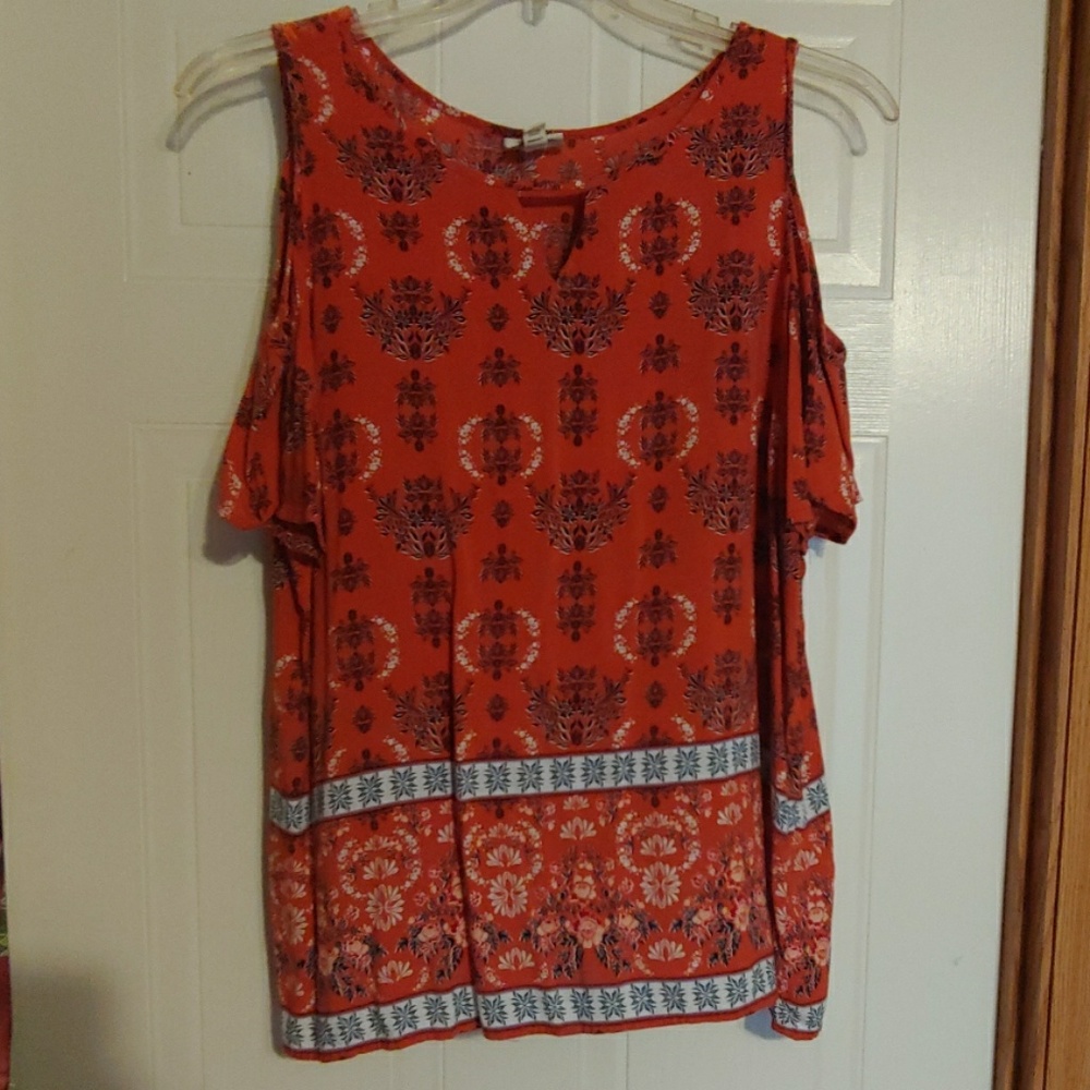 Cold shoulder top